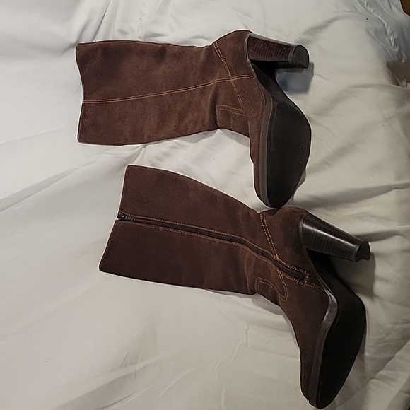 KAYA Brown Knee-High Suede Heeled Boot Side Zippers Stacked Wood Heel - Picture 5 of 9